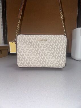 Michael Kors Vanilla Jet Set Crossbody